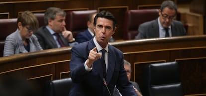 Pleno del Congreso de los Diputados. Sesion de control al Gobierno. Jose Manuel Soria, ministro de Industria.