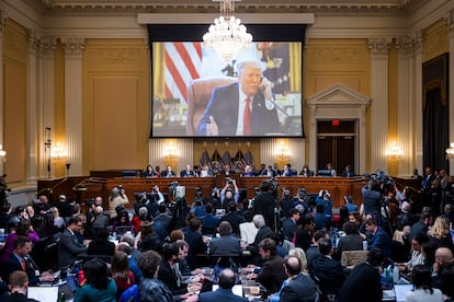 Presentación de las conclusiones de la Comisión especial, el pasado 19 de diciembre. En la imagen, Donald Trump habla con el vicepresidente Mike Pence, el 6 de enero de 2021.