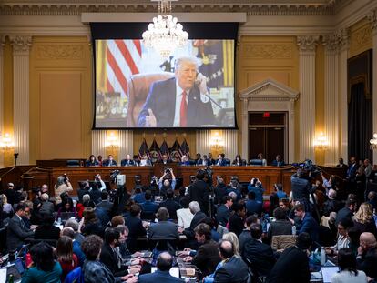 Presentación de las conclusiones de la Comisión especial, el pasado 19 de diciembre. En la imagen, Donald Trump habla con el vicepresidente Mike Pence, el 6 de enero de 2021.