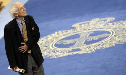 Todorov recibiendo el Pr&iacute;ncipe de Asturias en 2008.