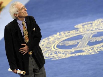 Todorov recibiendo el Pr&iacute;ncipe de Asturias en 2008.