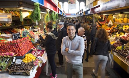 Pablo Vazquez, de la empresa Spain Food Sherpas, en el Mercado Central de Málaga.