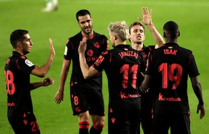 López, Merino, Januzaj, Monreal e Isak celebran el gol del tercero contra el Betis, el pasado domingo.