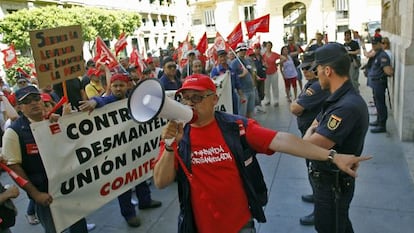 Unas 200 personas participaron en la manifestaci&oacute;n de Uni&oacute;n Naval. 