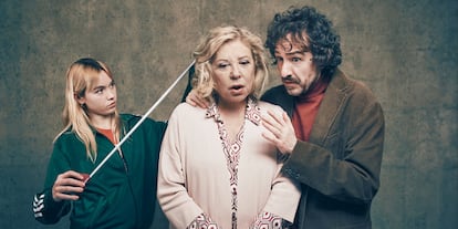 'Mesures extraordinàries', al Teatre Borràs. A la imatge: Mia Sala-Patau , Mercè Aránega i Francesc Ferrer.