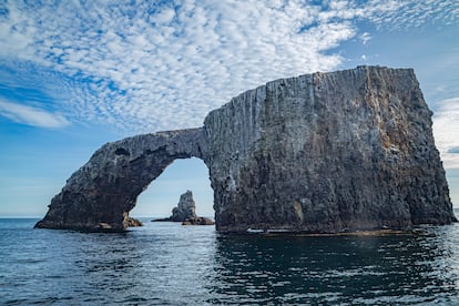 Arco natural en el parque nacional de Channel Islands (California).