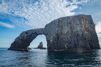 Arco natural en el parque nacional de Channel Islands (California).