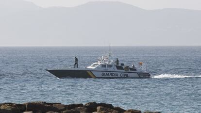 Una patrullera de la Guardia Civil vigila el estrecho de Gibraltar en una imagen de archivo.