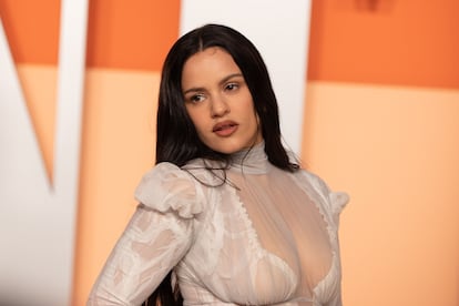 Rosalía asiste a la fiesta de la revista 'Vanity Fair' posterior a los Óscar 2025 el 3 de marzo de 2025 en el Centro de Artes Escénicas Wallis Annenberg en Beverly Hills, California.