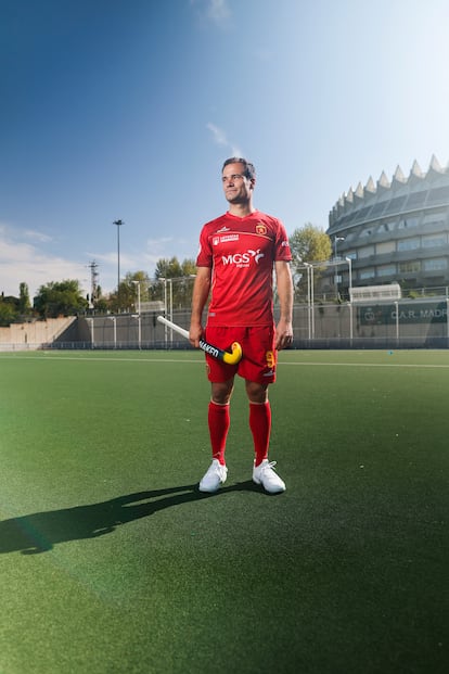 Álvaro Iglesias, capitán de la selección española de hockey sobre hierba, en el campo del CAR en Madrid.