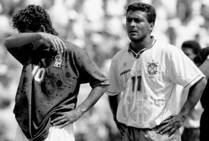 Romario, junto a Roberto Baggio, durante la final de 1994.