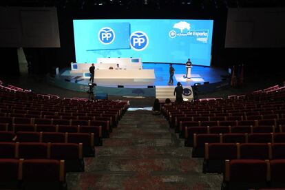 Preparativos para el 19º Congreso Nacional del PP, extraordinario, que se celebrará este viernes y sábado en el hotel  Madrid Marriott Auditorium. 