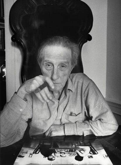 La relación con artistas e intelectuales  durante sus primeros años, se prolongó después con artistas  Marcel Duchamp o Lucio Fontana. Según el propio artista:  "también es verdad que, si durante muchos años he ido por ahí fotografiando a los pintores, el muelle secreto era la idea de que, a través de la pintura y los pintores, conseguiría aferrar algo que no era la sola pintura y llegar a entenderme a mí mismo". Estas instantáneas así como los retratos de su viaje a Nueva York en una época de explosión artística, le dieron fama de extraordinario retratista. En Manhattan  inmortalizó a  Marcel Duchamp,  en  su estudio.