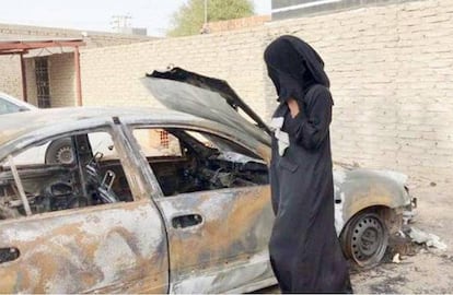 El coche calcinado de la conductora saudí.