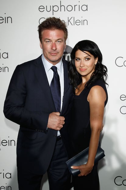 Alec Baldwin ha bajado de peso y vuelve a ser el sex symbol esbelto y seductor de los años 90 cargado de testosterona. Solo hay que fijarse en su mirada.