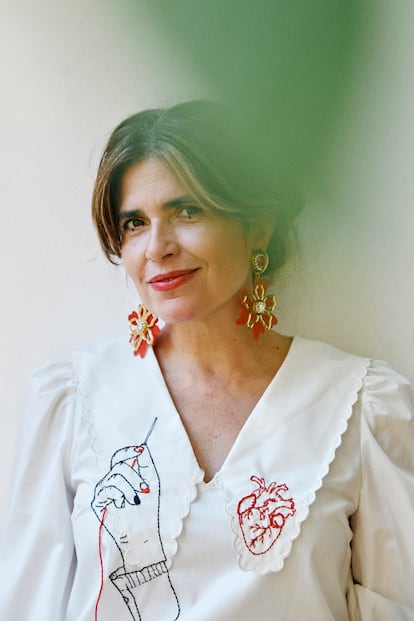Loly Ghirardi, con una blusa bordada por ella.