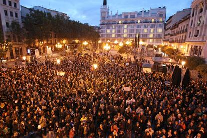 Manifestación de actores junto al Teatro Español en la plaza de Santa Ana en Madrid, en apoyo a la huelga general del 14-N.