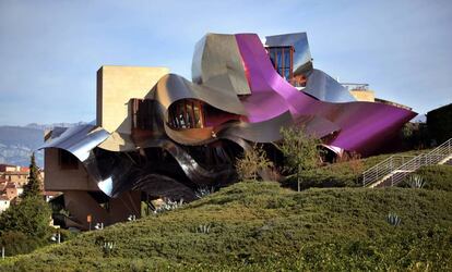 El hotel y balneario de vino de Marqués de Riscal, del arquitecto Frank Gehry, en Elciego.