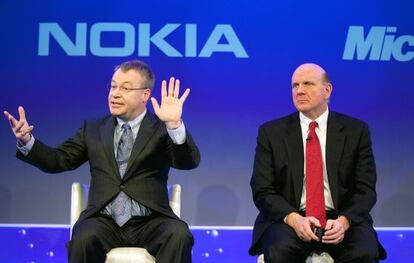 Stephen Elop junto a Steve Ballmer durante una presentaci&oacute;n en Nueva York.