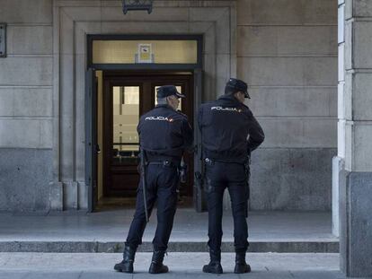 Policías nacionales, en una imagen de archivo.