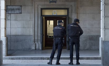 Policías nacionales, en una imagen de archivo.