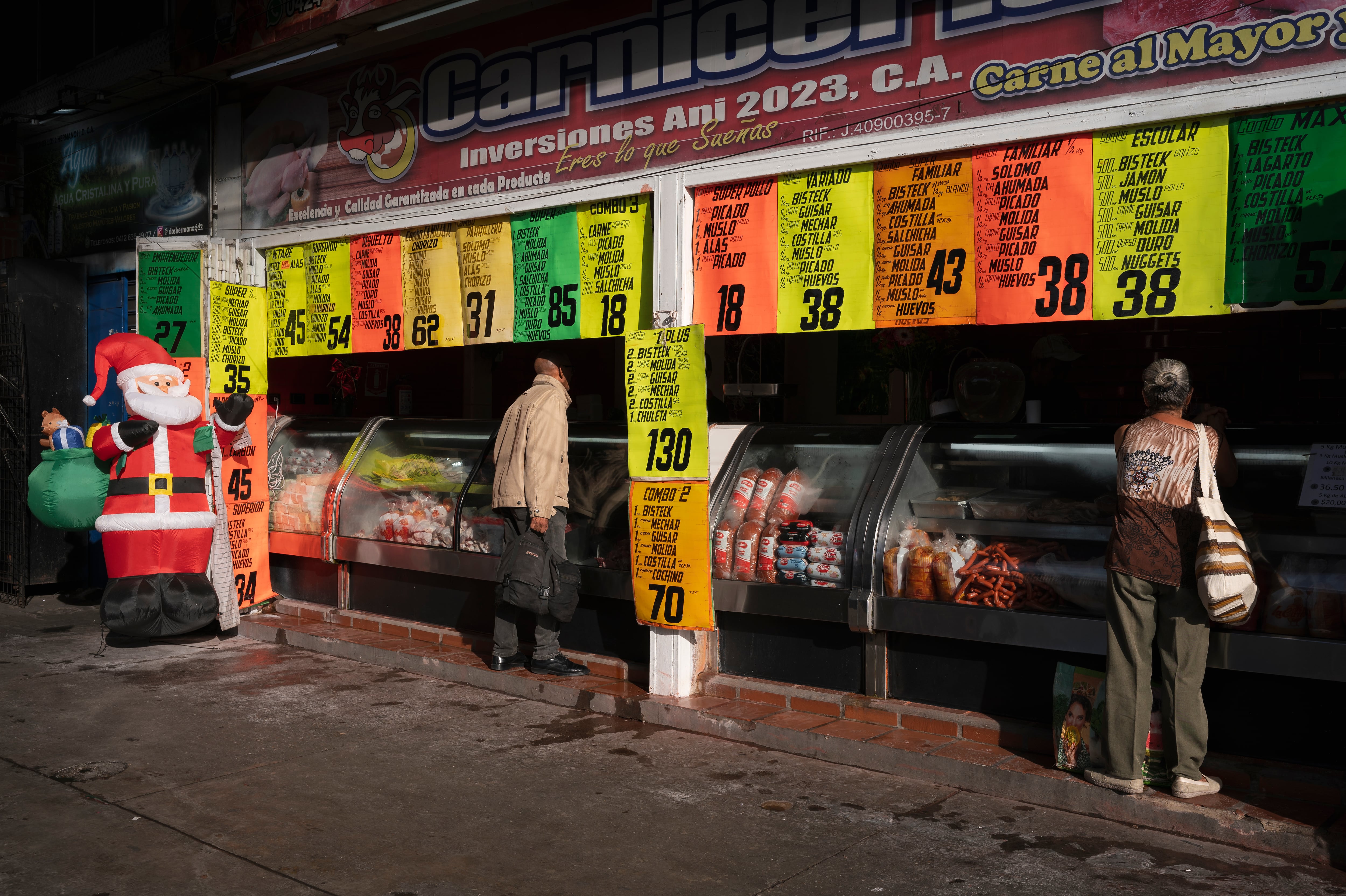 Los precios se disparan y la economía sufre en Venezuela ante la presión de Trump: “La gente vive al día, hay mucho nerviosismo”