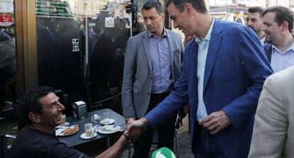 Pedro Sanchez  visita el barrio de Usera, de Madrid