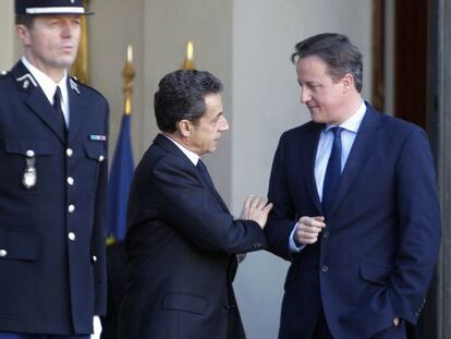 Nicolas Sarkozy y el primer ministro brit&aacute;nico, David Cameron.