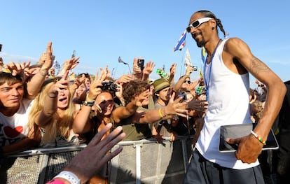 El rapero Snoop Dog cobra 5.700 euros por tuitear algunas marcas.