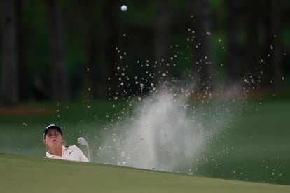 Carla Bernat, en un búnker en el hoyo 17 de Augusta.