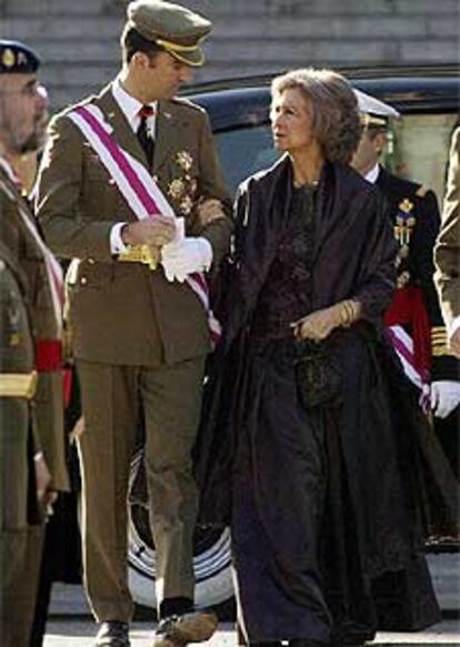 Don Felipe de Borbón, ayer durante la celebración de la Pascua Militar, un acto al que no acudió su prometida.