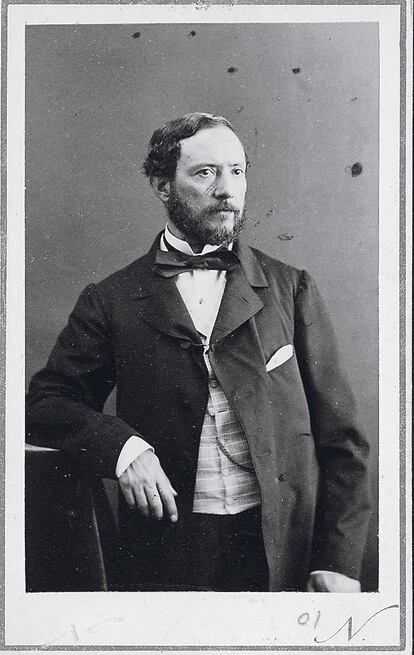 En el álbum de tarjetas de visita de Pedro Antonio de Alarcón figuran todos los generales que combatieron en la guerra de África, donde el escritor fue testigo directo. Los militares respondían a sus cartas con despedidas cariñosas para "Pedrito" o "Perico".