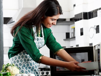 Diferentes utensilios para cocinar en el microondas fácilmente