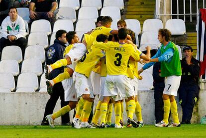 Los jugadores del Espanyol celebran el gol de Sergio García.