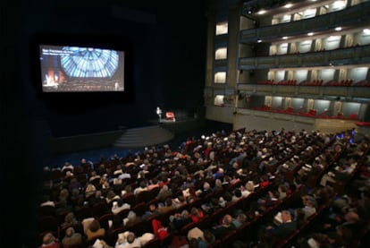 Gerard Mortier presenta ante 500 personas su primera temporada en el Teatro Real.