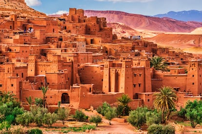 Aït Ben Haddou, un pueblo fortificado y formado por kasbahs.