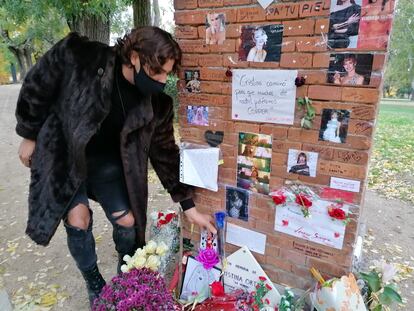 Uno de los asistentes al homenaje a La Veneno el pasado 8 de noviembre por el cuarto aniversario de su muerte