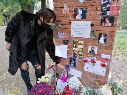 Uno de los asistentes al homenaje a La Veneno el pasado 8 de noviembre por el cuarto aniversario de su muerte