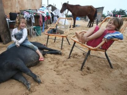 Niños en un campamento del sur de Asunción, Paraguay.