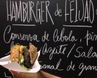 Hamburguesa de feijoada del 'foodtruck' carioca Veg&Tal.