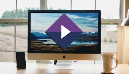 Logo de Stremio en la pantalla de un iMac