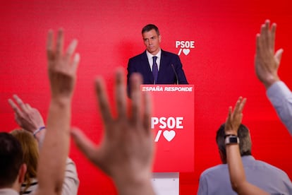 El presidente del Gobierno, Pedro Sánchez, durante una rueda de prensa en Ferraz el pasado mes de junio.