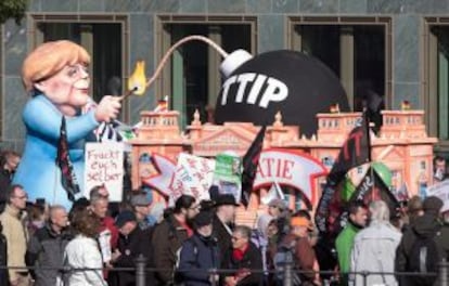 Un grupo de manifestantes en la protesta contra el TTIP de Berlín