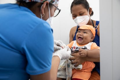 A todos los pacientes, y especialmente a los niños, se les trata con suma gentileza. Es un estilo característico que tiene el personal que viaja en el Forth Hope. 