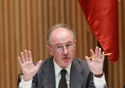 Rodrigo Rato, expresidente de Bankia y Caja Madrid, defiende su inocencia en el Congreso de los Diputados en 2012 ante las acusaciones de presuntas irregularidades en Bankia durante su presidencia.