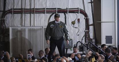 Donald Trump a bordo del portaaviones nuclear Gerald R Ford en Newport News en marzo.