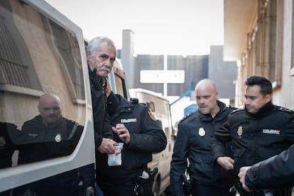 Un entrenador de fútbol femenino de Huelva, acusado de abusos, tras su arresto el pasado mes de enero.