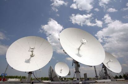 Antenas para la emisión de televisión vía satélite.