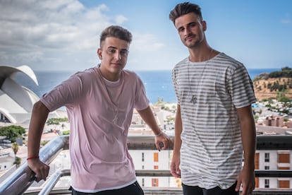 Los hermanos Adexe y Nau, en El Corte Inglés de Santa Cruz de Tenerife.