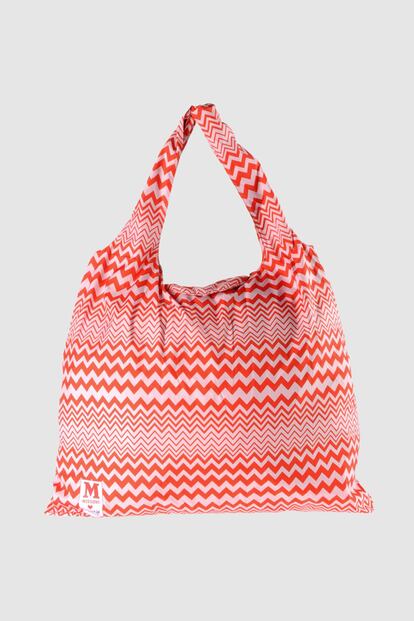 Bolso de tela M Missoni para Orphanaid. Precio: 47 euros.